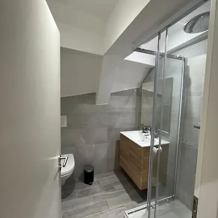 Sejour Au Port De アパート サヴェルヌ